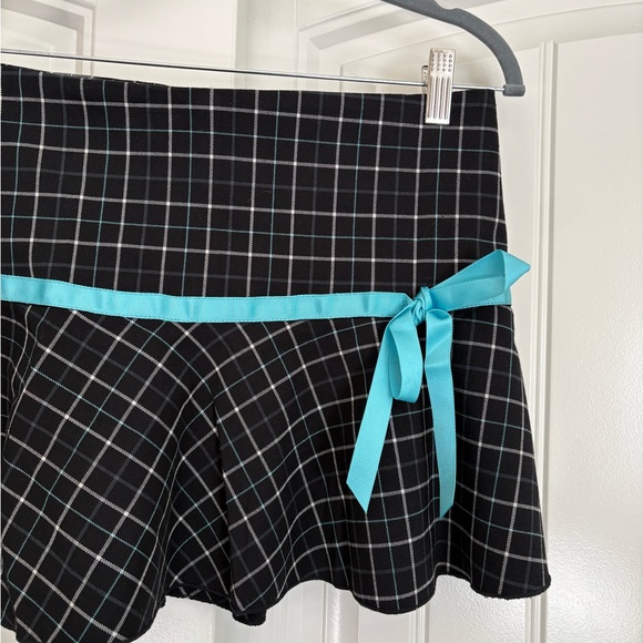 Y2K 2000’s Anchor Blue mini skirt black & blue plaid size 7 - Picture 2 of 6